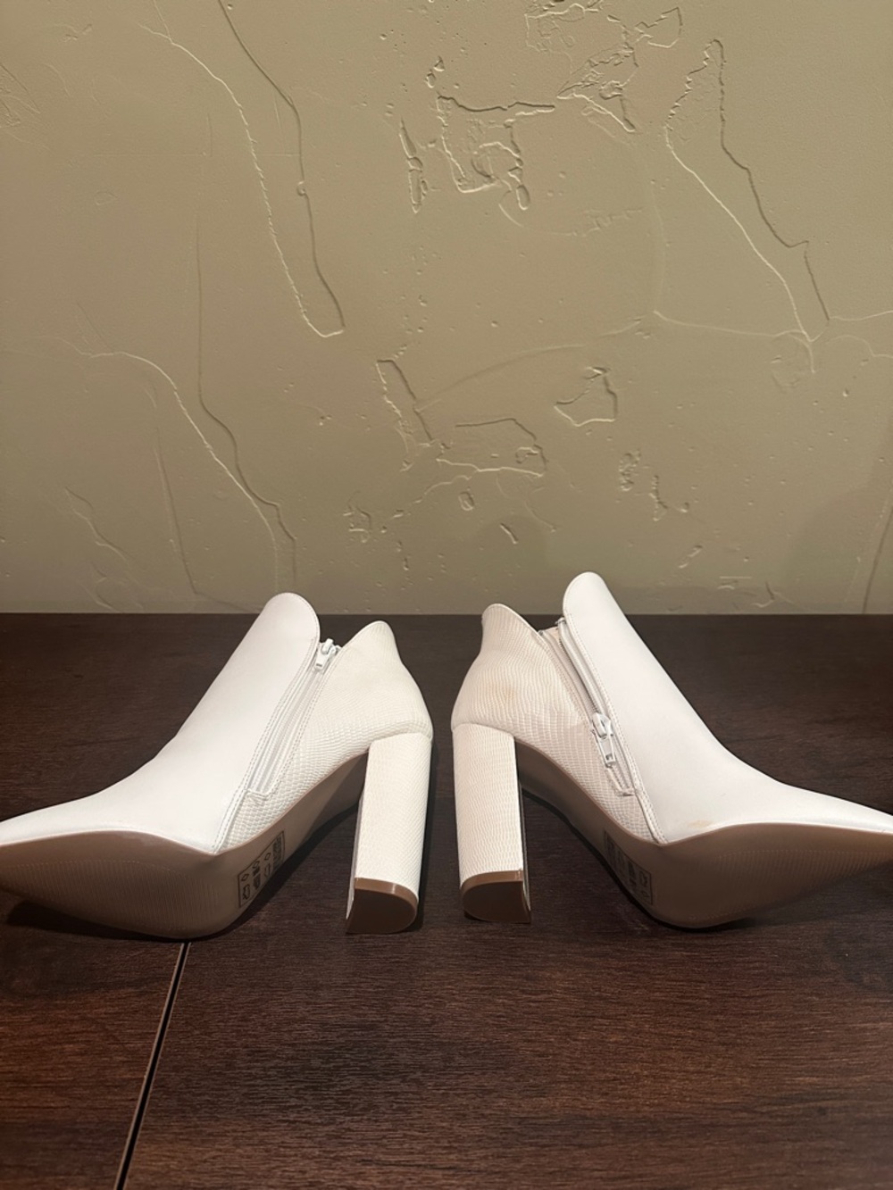 Qupid White Pointed Toe Sculpted Block Heel Ankle Boots - Picture 3 of 3
